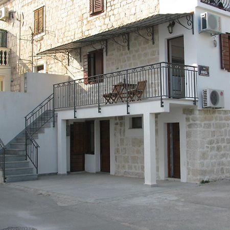 Apartment In Stone House On Seaside Kastela Exterior photo